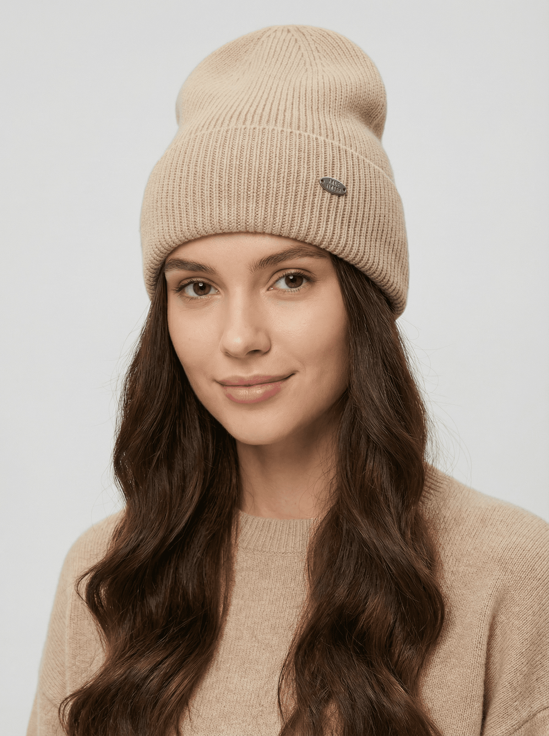 Шапка женская с шерстью 50% и ангорой 30%, бежевая
